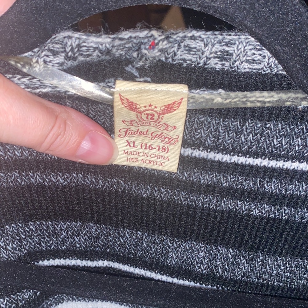 Sweater - Picture 5 of 5
